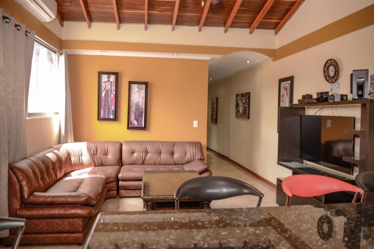 Calle 8 Suites Medellín Exteriör bild