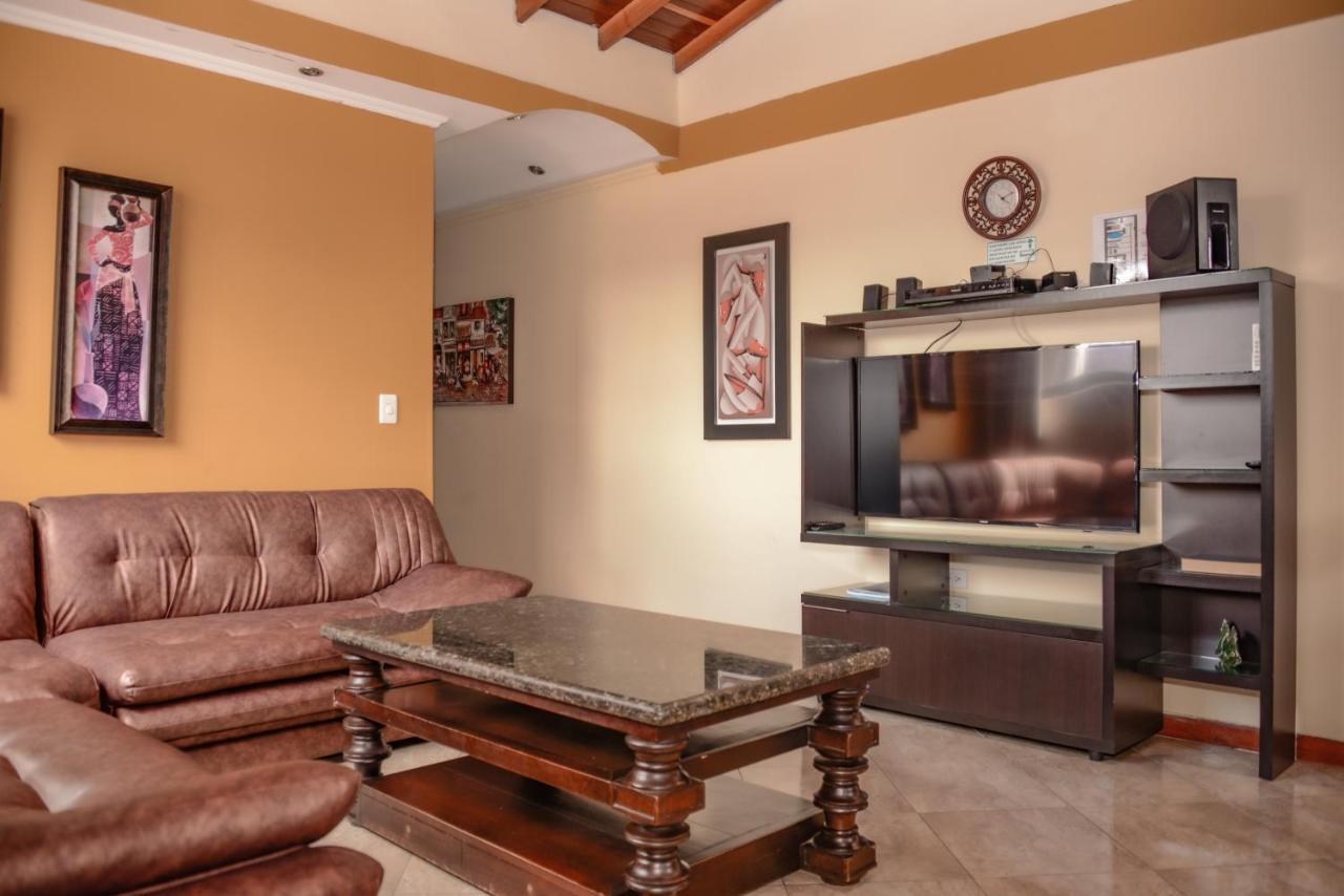 Calle 8 Suites Medellín Exteriör bild
