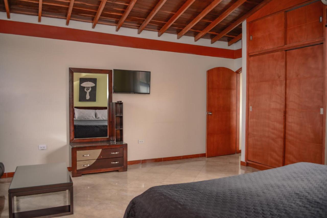 Calle 8 Suites Medellín Exteriör bild