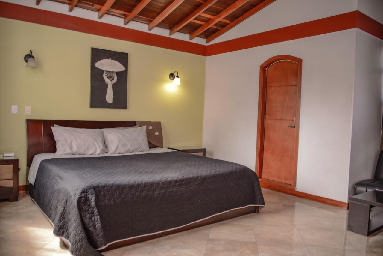 Calle 8 Suites Medellín Exteriör bild