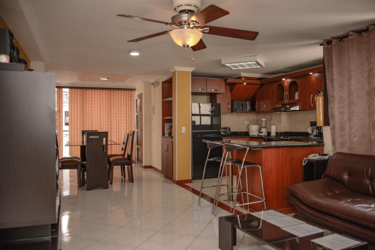 Calle 8 Suites Medellín Exteriör bild