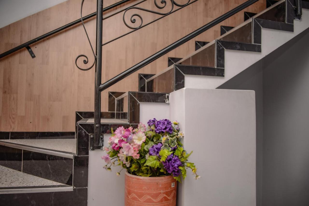 Calle 8 Suites Medellín Exteriör bild