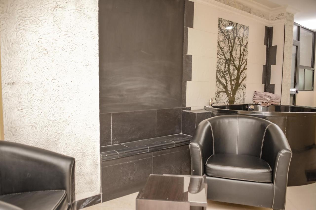 Calle 8 Suites Medellín Exteriör bild